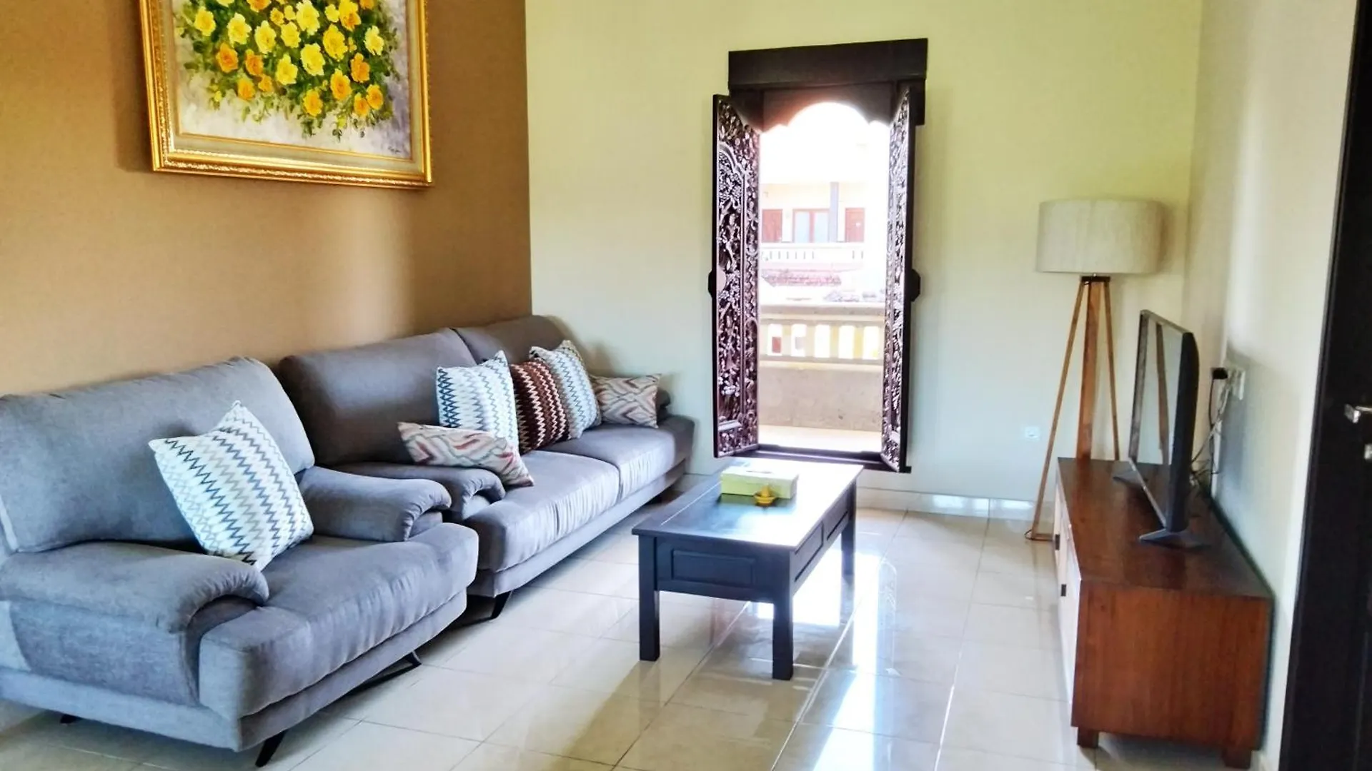 Shira House Bali Villa Legian