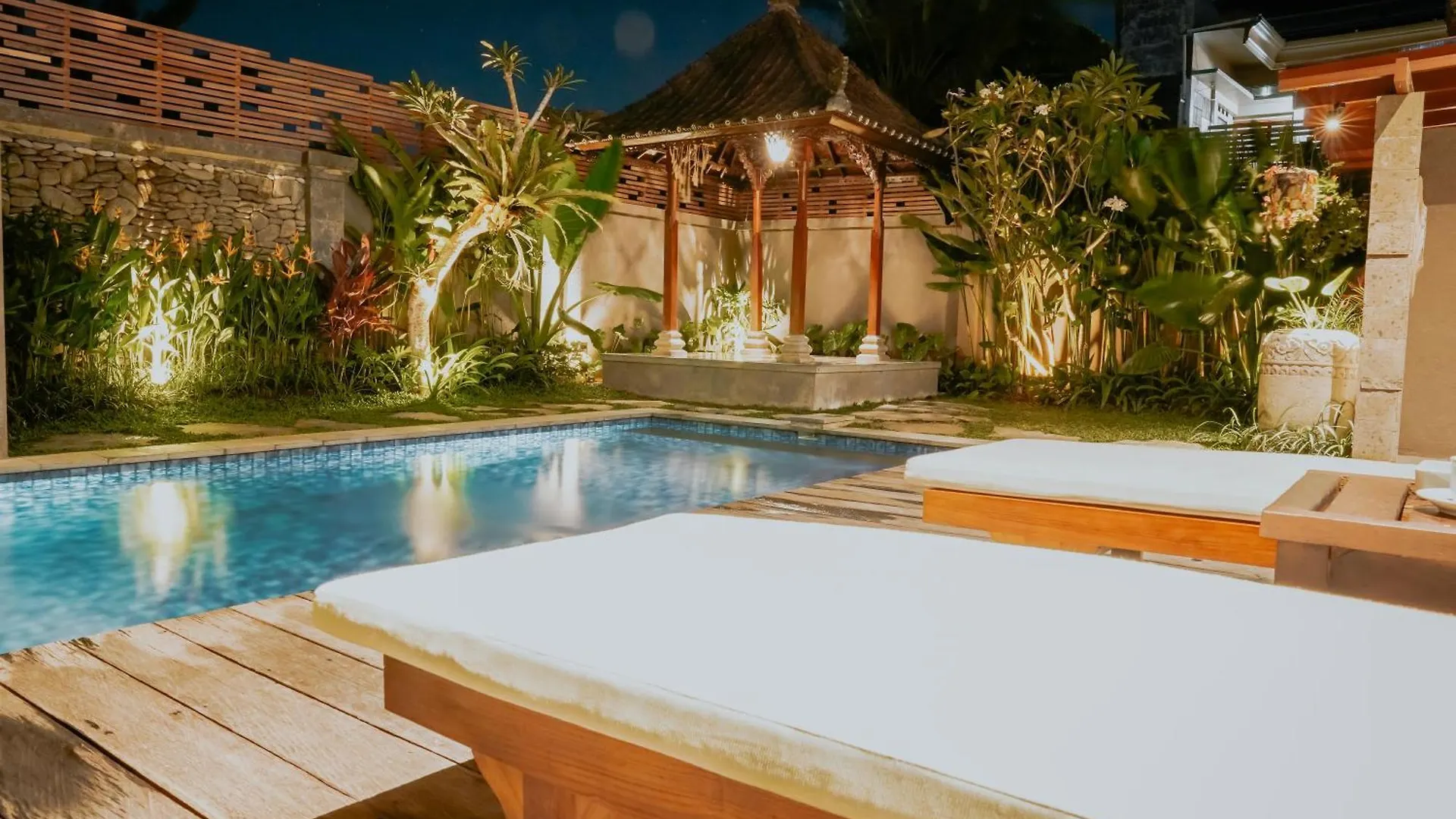 Shira House Bali Villa Legian