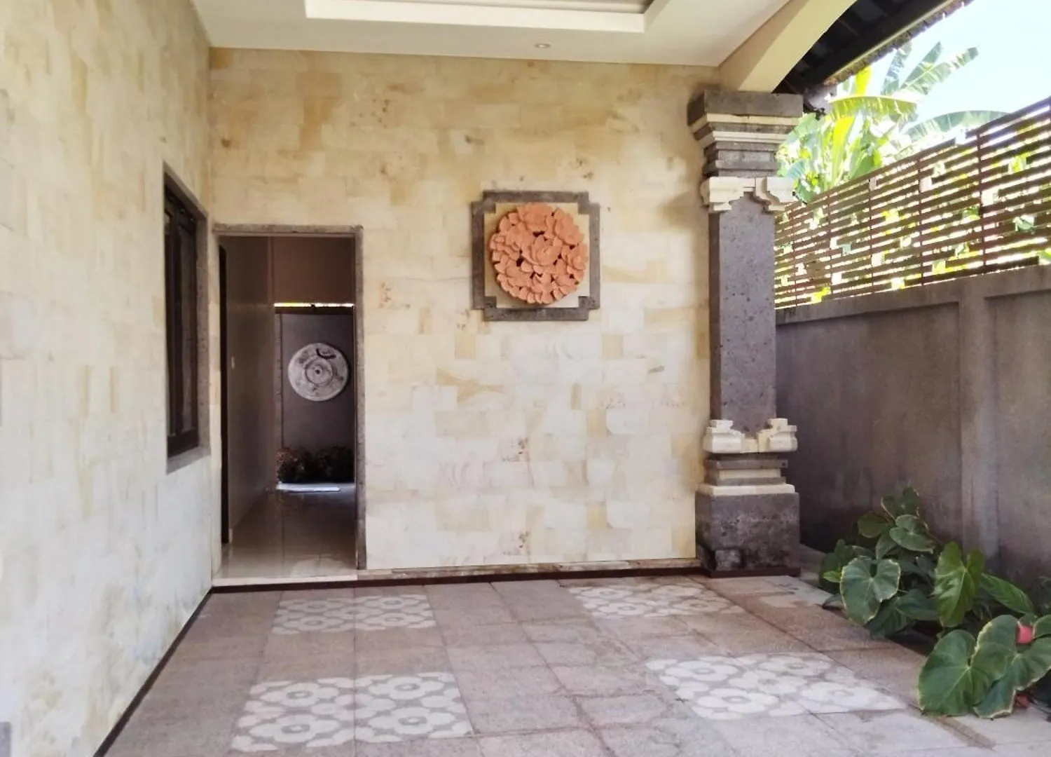 Shira House Bali Villa Legian